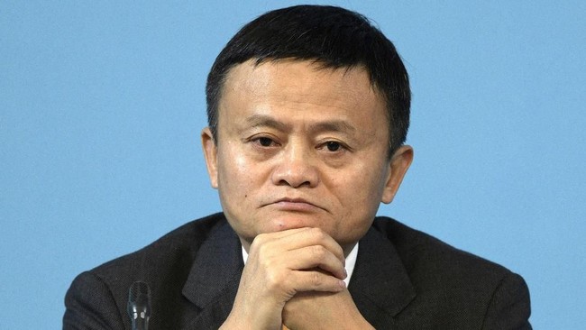 Konglomerat ternama asal China Jack Ma dikabarkan menunda rencananya untuk menjual saham Alibaba senilai ratusan juta dolar.