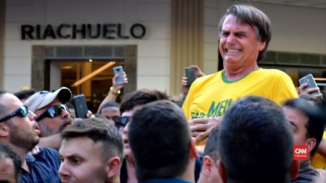 Capres Brasil Jair Bolsonaro, korban pelaku penusukan saat kampanye, masih harus lakukan operasi besar lainnya di bagian perut.