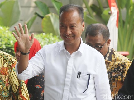 3 Manfaat Pelukan bagi Anak Seperti Dilakukan Mensos di Palu