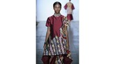 FOTO: Pesona Budaya Indonesia dalam Fesyen di New York Tiga desainer Indonesia yang tergabung dalam Indonesian Diversity tampil di New York Fashion Week dengan mengunggulkan budaya Indonesia.