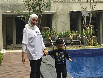 Bikin Hati Adem, Begini Kekompakan Shinta Bachir dan Putranya