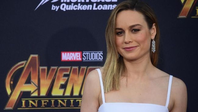 Aktris Brie Larson tampaknya terkesima usai memerankan sosok Carol Danvers alias Captain Marvel di film ke-21 Marvel Cinematic Universe tersebut.