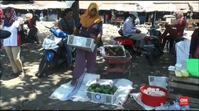VIDEO: Merasa Bosan, Korban Gempa Lombok Kembali Berdagang