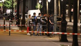 Tujuh Luka Akibat Serangan Pisau di Paris