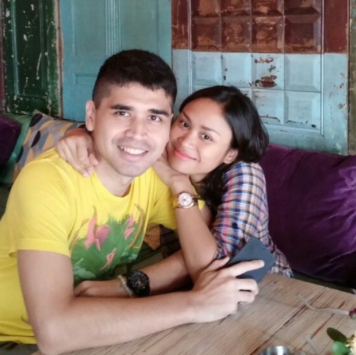 <p>Walaupun udah 11 tahun menikah keromantisan Rizky dan Roro nggak luntur deh. (Foto: Instagram/rizkyhanggono)</p>