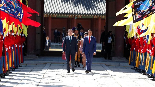 Presiden Jokowi membawa pulang kesepakatan bisnis senilai US$6,2 miliar atau Rp81,7 triliun (kurs APBN 2018) dalam lawatannya ke Korea Selatan.