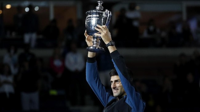 Novak Djokovic merasa berutang kepada Roger Federer dan Rafael Nadal setelah meraih gelar Amerika Serikat Terbuka 2018 atau gelar ke-14 di ajang Grand Slam.