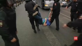 VIDEO: Ricuh Demonstrasi di Rusia, 300 Orang Ditahan