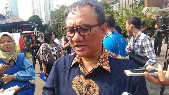 Andi Arief Laporkan Lima Pendukung Jokowi soal Polemik Hoaks