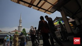 FOTO: Meraup Berkah di Luar Batang