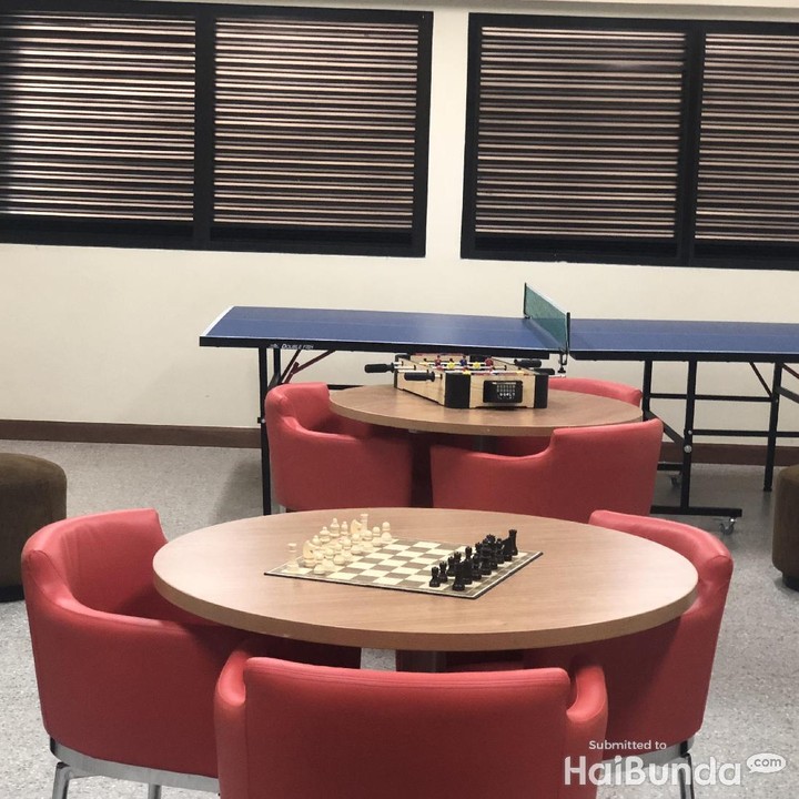 <p>Wah ada ruangan untuk main catur dan pingpong juga. Asyik banget ya!  </p>