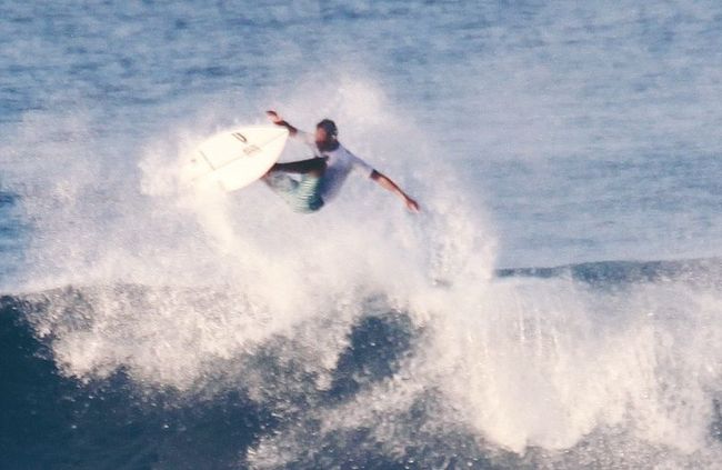 Menghindari Serangan Hiu Saat Surfing