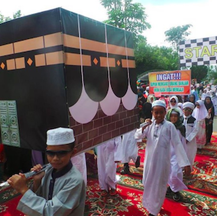 <p>Miniatur kakbah pun turut meramaikan pawai anak-anak ini. Selamat tahun baru 1440 Hijriah, Bun! (Foto: Instagram/ @ghanie_gha) </p>