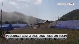 Pengungsi Gempa Diserang Pusaran Angin