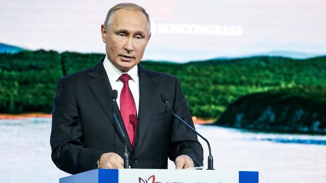 Vladimir Putin keputusan AS memblokir Huawei tidak hanya menekan bisnis perusahaan asal China itu, tapi juga memperkeruh hubungan dagang AS-China.