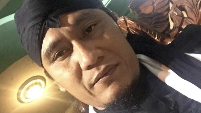 Lebih dari 12 tahun Gus Miftah melakoni kebiasaan berdakwah di tempat remang-remang. Selama itu pula Gus Miftah menuai kritik dari publik, termasuk ulama.