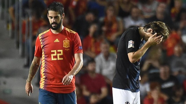 Pelatih Kroasia, Zlatko Dalic menilai timnya sudah menyerah saat tertinggal 0-2 dari Spanyol di babak pertama dalam ajang UEFA Nations League.