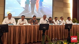 Ari Askhara, Dari Pelindo III Terbang ke Garuda Indonesia