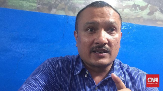 Ketua Umum DPP Komite Nasional Pemuda Indonesia (KNPI) Haris Pertama menyebut cuitan Ferdinand di Twitter mengandung penistaan agama.