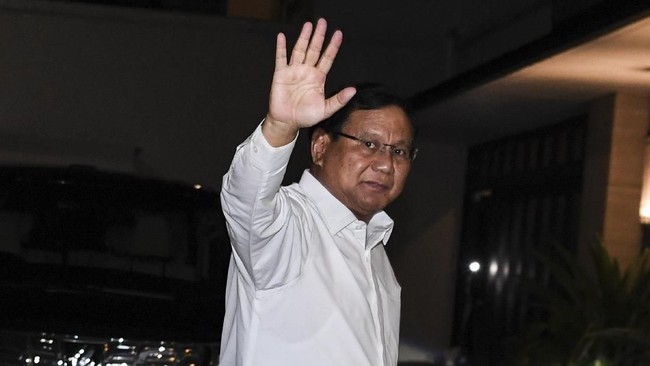 Pecahkan masalah bangsa, Prabowo Subianto menyebut akan membentuk tim pakar bidang ekonomi.