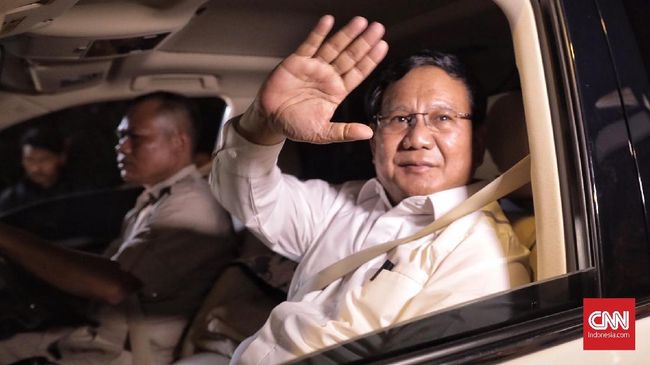 Gaung Orba Kubu Prabowo, Upaya Menghapus Masa Kelam Soeharto Ray Rangkuti menilai upaya menggaungkan keberhasilan Orde Baru hanya berdampak positif bagi keluarga Soeharto, namun tidak menaikkan elektabilitas Prabowo.