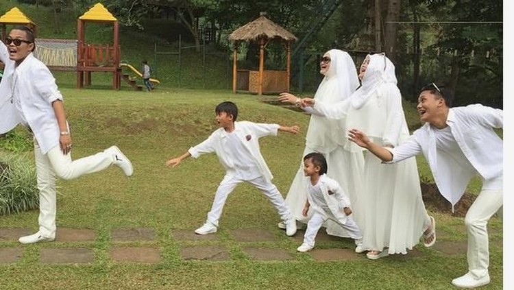 Teddy suami baru Lina akhirnya angkat bicara soal detik-detik istrinya sebelum meninggal dunia setelah salat subuh. Hingga coba resep cake pisang tanpa oven.