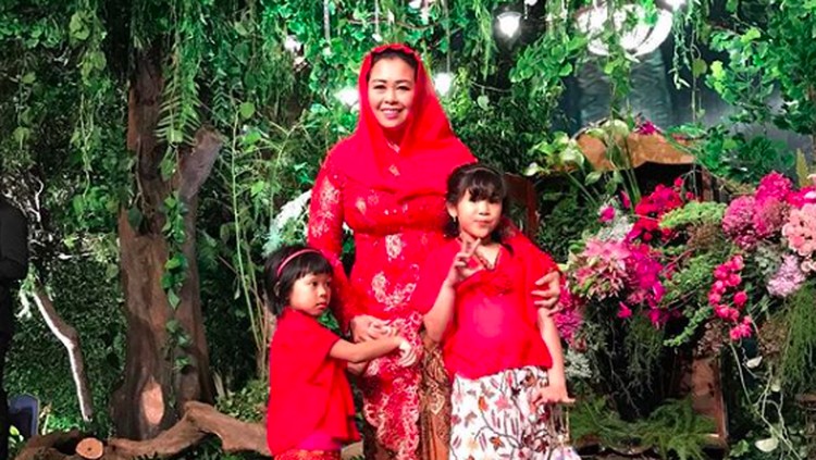 Anak Gus Dur, Yenny Wahid memang punya kegiatan yang padat. Meski begitu, dia selalu menyempatkan quality time-an bareng si kecil.