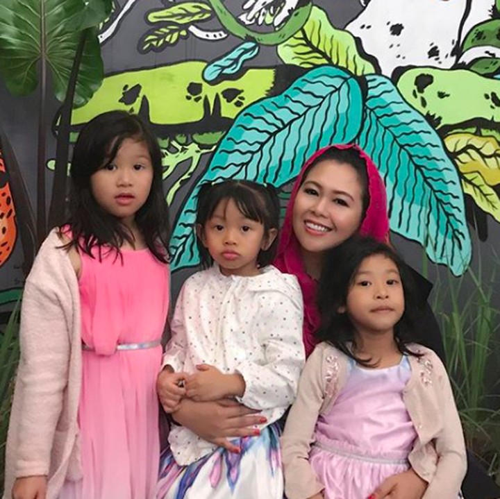 <p>Kata Bunda Yenny, dia berharap si kecil bisa tumbuh jadi sosok yang kuat namun dekat pula dengan kearifan lokal. (Foto: Instagram/ @yennywahid)  </p>
