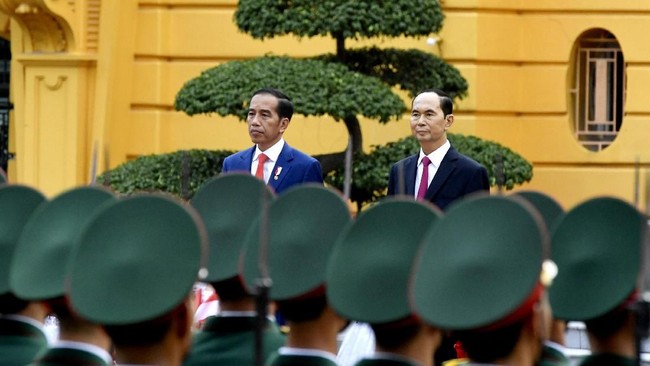 Saat berkunjung ke Hanoi beberapa waktu lalu, Presiden Joko Widodo mengingat sempat mendapat sambutan hangat dari Presiden Tran Dai Quang.