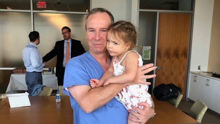 Saat bayi, bocah ini didiagnosis tumor otak dan di tahun 2015 dia diberkati Puas Francis. Kini si bocah dinyatakan sembuh dari tumor otak, Bun.