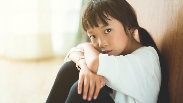 Disebutkan orang tua perlu mendidik anak dengan 'keras' supaya dia berprestasi. Hmm, Bunda setuju nggak dengan pernyataan ini?