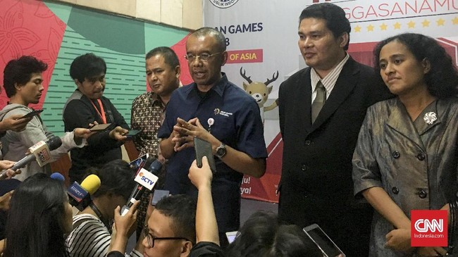 Sesmenpora Gatot S Dewa Broto didampingi 15 orang pegawai kemenpora menjelaskan persoalan aset yang dibawa Roy Suryo setelah tak menjabat menpora.