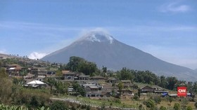 VIDEO: Kebakaran Ancam Seismograf di Gunung Sindoro