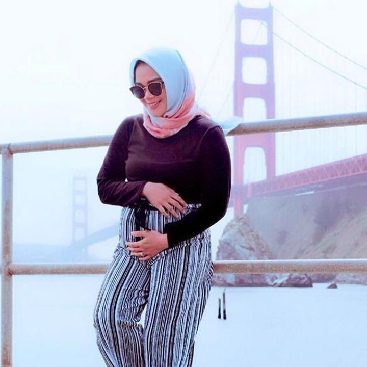<p>Sheza Idris dan suami, Surya Ibrahim, kini tinggal di Amerika Serikat. Dia bilang sih, happy banget pada kehamilan 23 minggunya. (Foto: Instagram @shezaidris)<br /><br /></p>