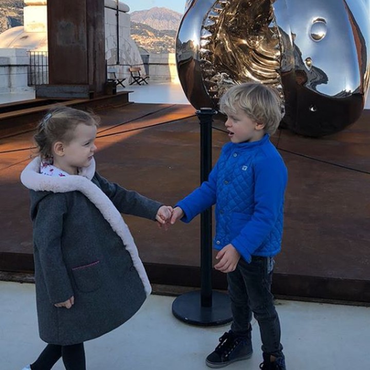 <p>Pangeran Jaques dan Putri Gabriella termasuk kembar fraternal, Bun. Keduanya berbeda jenis kelaminnya. (Foto: Instagram @hshprincesscharlene)</p>