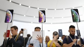 Desain iPhone Baru Disebut Tak Pas di Saku Celana Perempuan