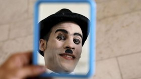FOTO: Niat 'Charlie Chaplin' Hapus Duka Afghanistan