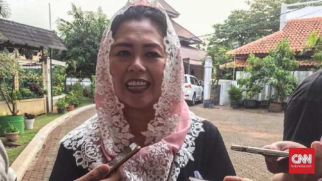 Sekjen PDIP Hasto Kristiyanto menyatakan Yenny Wahid akan bekerja di bawah komando Ketua TKN Erick Thohir untuk mengamankan suara NU, perempuan, dan milenial.