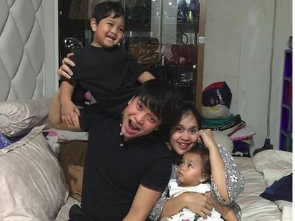 Potret Billy Syahputra dengan Anak-anak, Kebapakan Banget!