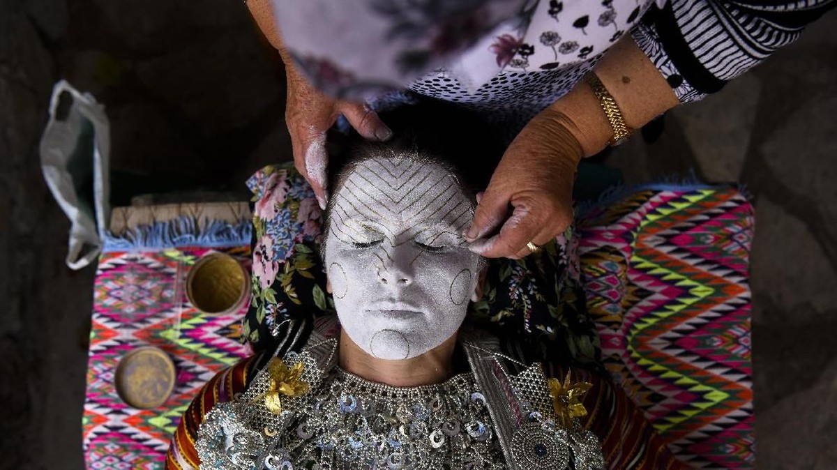 FOTO: Makna Kehidupan di Balik Riasan Pengantin Bosnia