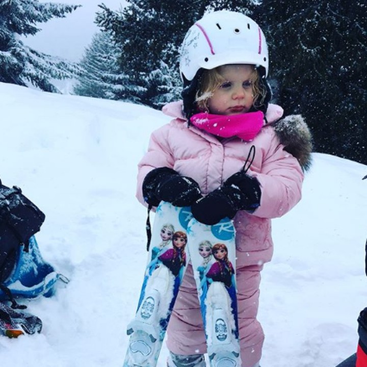 <p>Imutnya Putri Gabriella ikutan olahraga ski. Pingkie abis! (Foto: Instagram @hshprincesscharlene)</p>