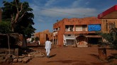 FOTO: Melawan Sampah Bersama Keledai di Mali Ledakan populasi penduduk membuat Bamako, Mali, penuh dengan tumpukan sampah. Sejumlah warga mengangkut sampah dengan bantuan keledai.