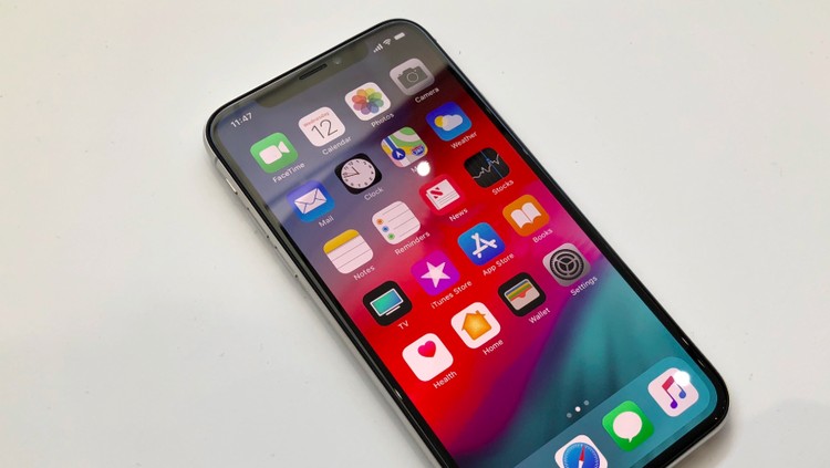 Anak-anak bisa punya banyak keinginan. Salah satunya ingin punya gadget terbaru seperti iPhone XS.