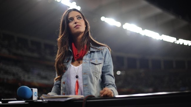 Kiper legendaris Real Madrid Iker Casillas memutuskan bercerai dengan Sara Carbonero, reporter yang pernah diciumnya di depan kamera televisi.