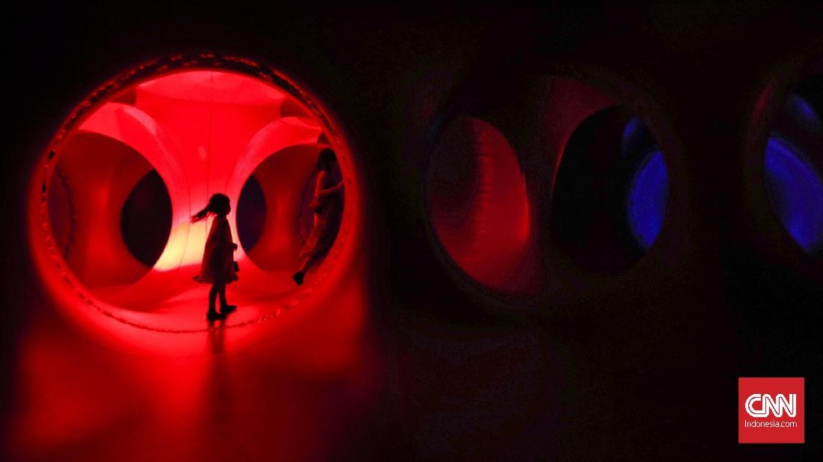 FOTO: Terperangkap dalam Pesona Cahaya Luminarium Trilumin