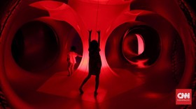 FOTO: Terperangkap dalam Pesona Cahaya Luminarium Trilumin