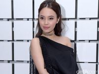 Anggika Bolsterli Bela Jokowi dari Serangan Netizen Anggika Bolsterli Bela Jokowi dari Serangan Netizen