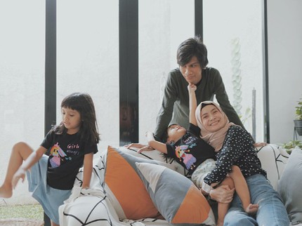 8 Potret Harmonis Keluarga Tria 'The Changcuters'