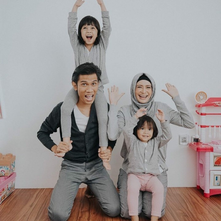 <p>Bahagia selalu ya Tria dan keluarga. (Foto: Instagram/dhaturembulan)</p>