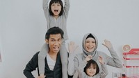 <p>Bahagia selalu ya Tria dan keluarga. (Foto: Instagram/dhaturembulan)</p>
